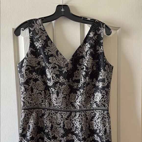 David Meister EUC black and gray embroidered cocktail dress size 12 - Picture 1 of 5